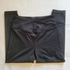 Victoria's Secret Live On Point Crossover Front Legging Black EUC Size 16